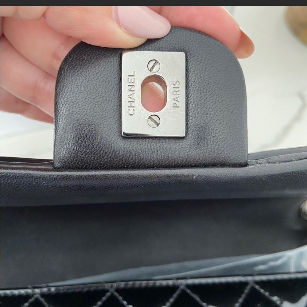 Classic Twist Chanel Bag - Picture 2 of 8